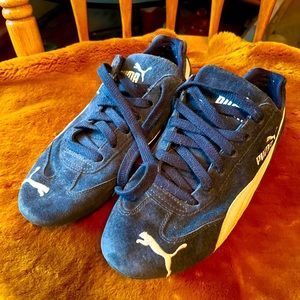 SALE🍒 Puma Navy Blue Suede Sneakers Sz 7 or 39